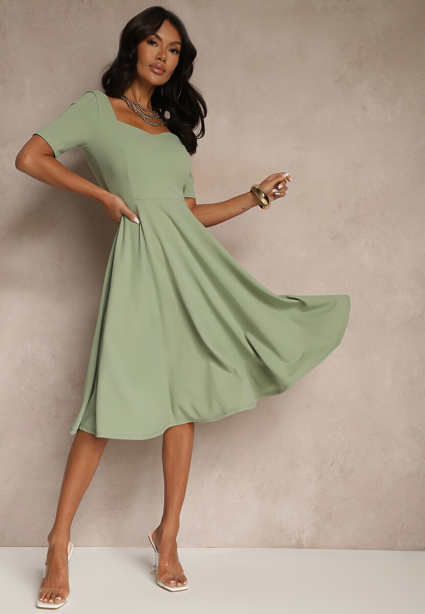 Bordowa Rozkloszowana Sukienka z Dekoltem w Serce Neriliane