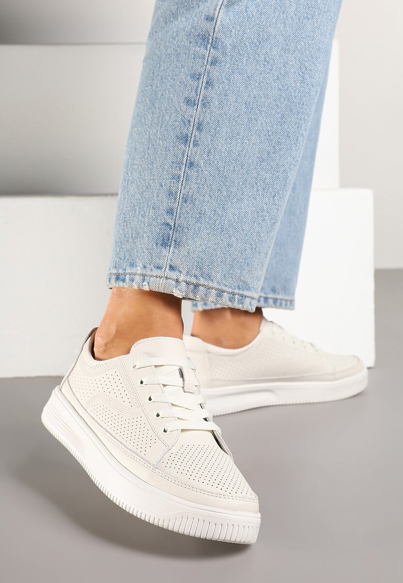 Białe Sneakersy ze Skóry Naturalnej z Perforacją na Niskiej Platformie Melanitia