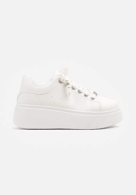 Białe Sneakersy na Platformie Ozdobione Cyrkoniami i Perforacją Nurilita