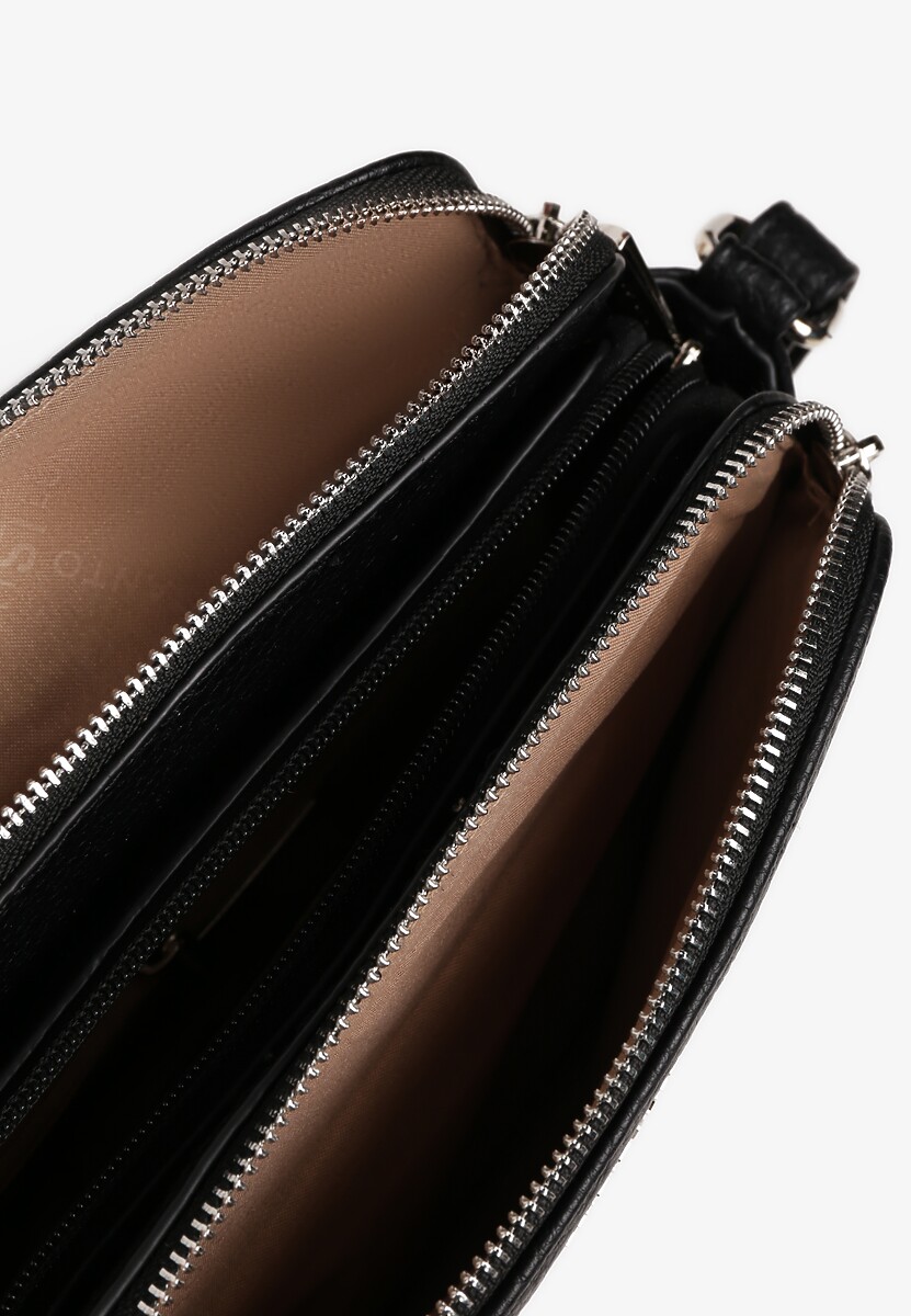 Czarna Torebka Ozdobiona Metaliczną Aplikacją Tanarata