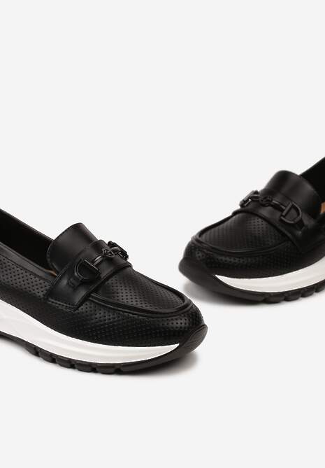 Czarne Półbuty z Delikatną Perforacją i Klamerką Lirandis