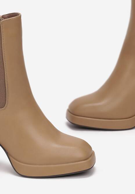 Ciemnobeżowe Botki na Platformie i Słupku Shelomi