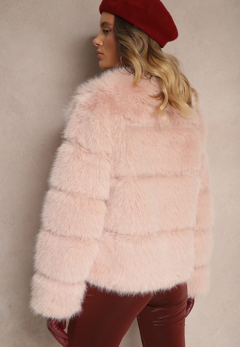 Różowa Pikowana Kurtka Futrzana z Eleganckim Kołnierzem Sinadrea