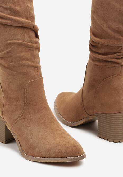 Ciemnobeżowe Kozaki przed Kolano na Słupku Cersinda