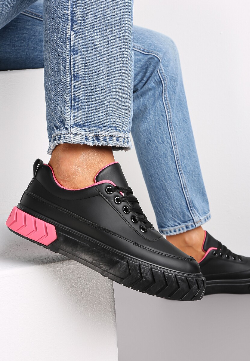 Czarne Sneakersy na Tłoczonej Platformie Ozdobione Łańcuchem Jaihini