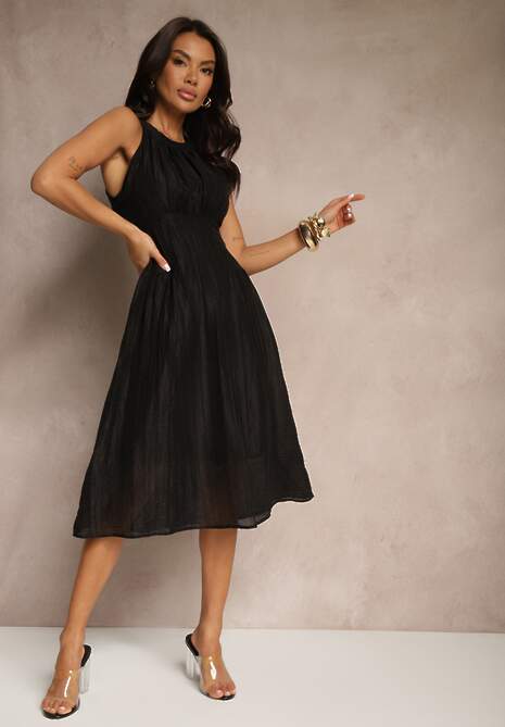 Czarna Sukienka o Rozkloszowanym Kroju z Wiązaniem Zdobiona Tłoczeniem Nimirelle