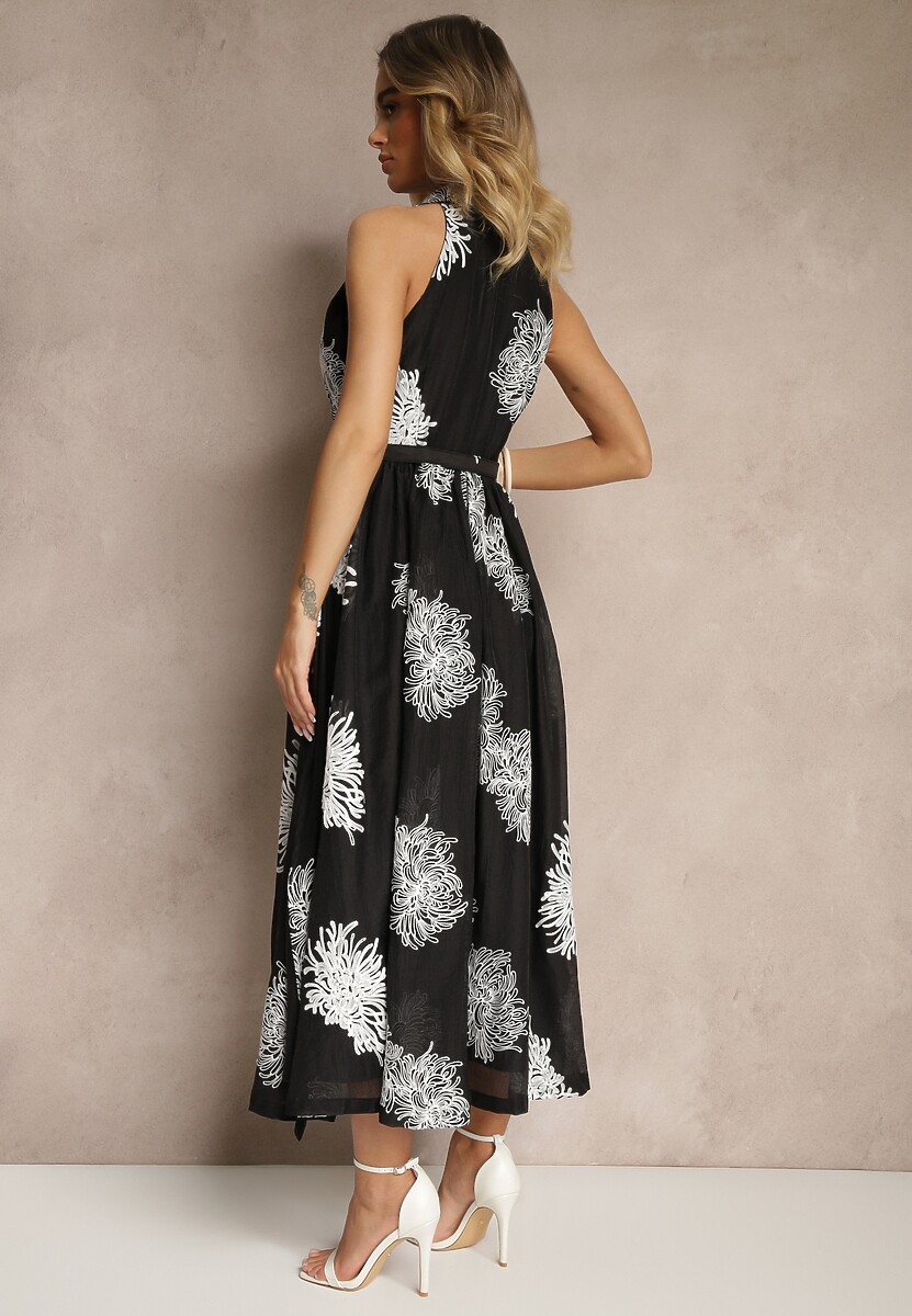 Czarna Koszulowa Sukienka o Rozkloszowanym Kroju z Paskiem Zdobiona Haftem Sarivra