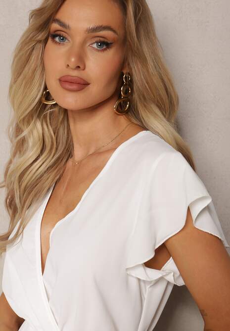 Biała Midi Sukienka o Rozkloszowanym Fasonie z Kopertowym Dekoltem i Plisami Axanntia