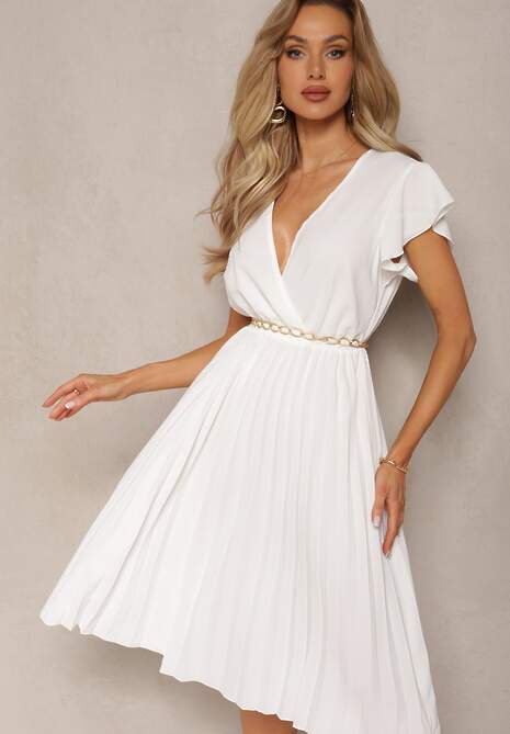 Biała Midi Sukienka o Rozkloszowanym Fasonie z Kopertowym Dekoltem i Plisami Axanntia