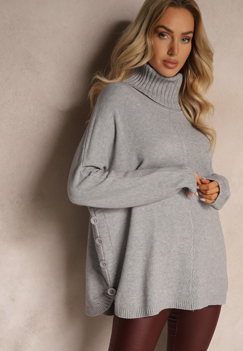 Szary Golf o Klasycznym Fasonie z Guzikami na Dole Atteoria