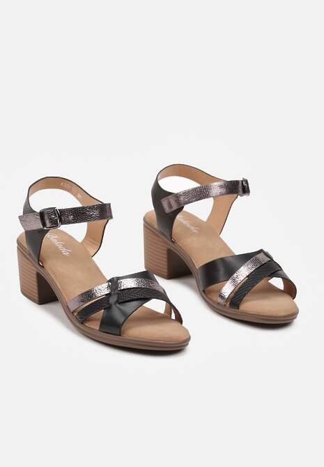 Czarne Sandały na Słupkowym Obcasie Zapinane na Sprzączkę z Metalicznym Paskiem Risalene