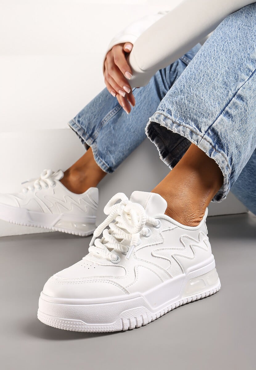 Białe Sneakersy z Szerokimi Sznurowadłami Ozdobione Tłoczeniami i Wstawką przy Podeszwie Ulares