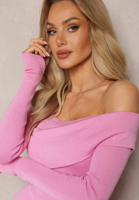 Różowa Sukienka o Dopasowanym Kroju z Wiskozy z Asymetrycznym Dekoltem Carmen Emarietta