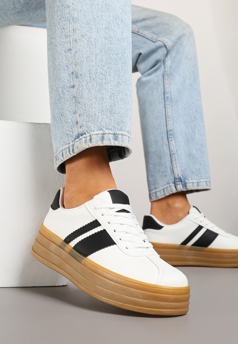 Białe Sneakersy Kultowe Tenisówki z Ozdobnymi Paskami Vandell