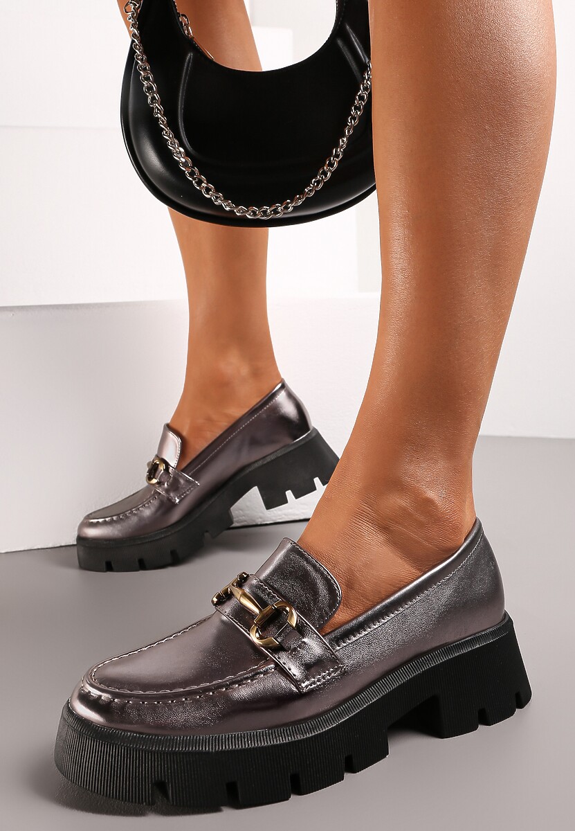 Srebrne Mokasyny z Metalową Ozdobą na Grubej Podeszwie Masilda