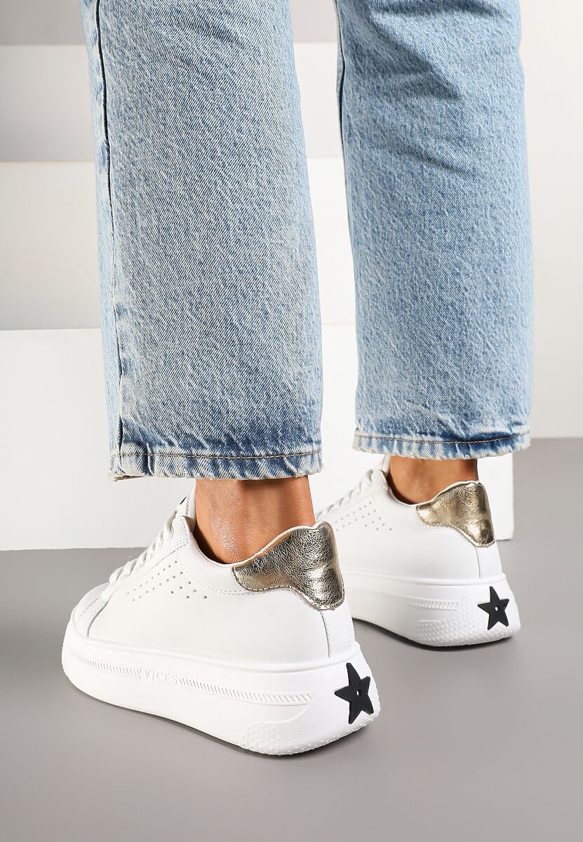 Biało-Złote Sneakersy Vices na Platformie Ozdobione Napisem i Perforacją Nonaritha