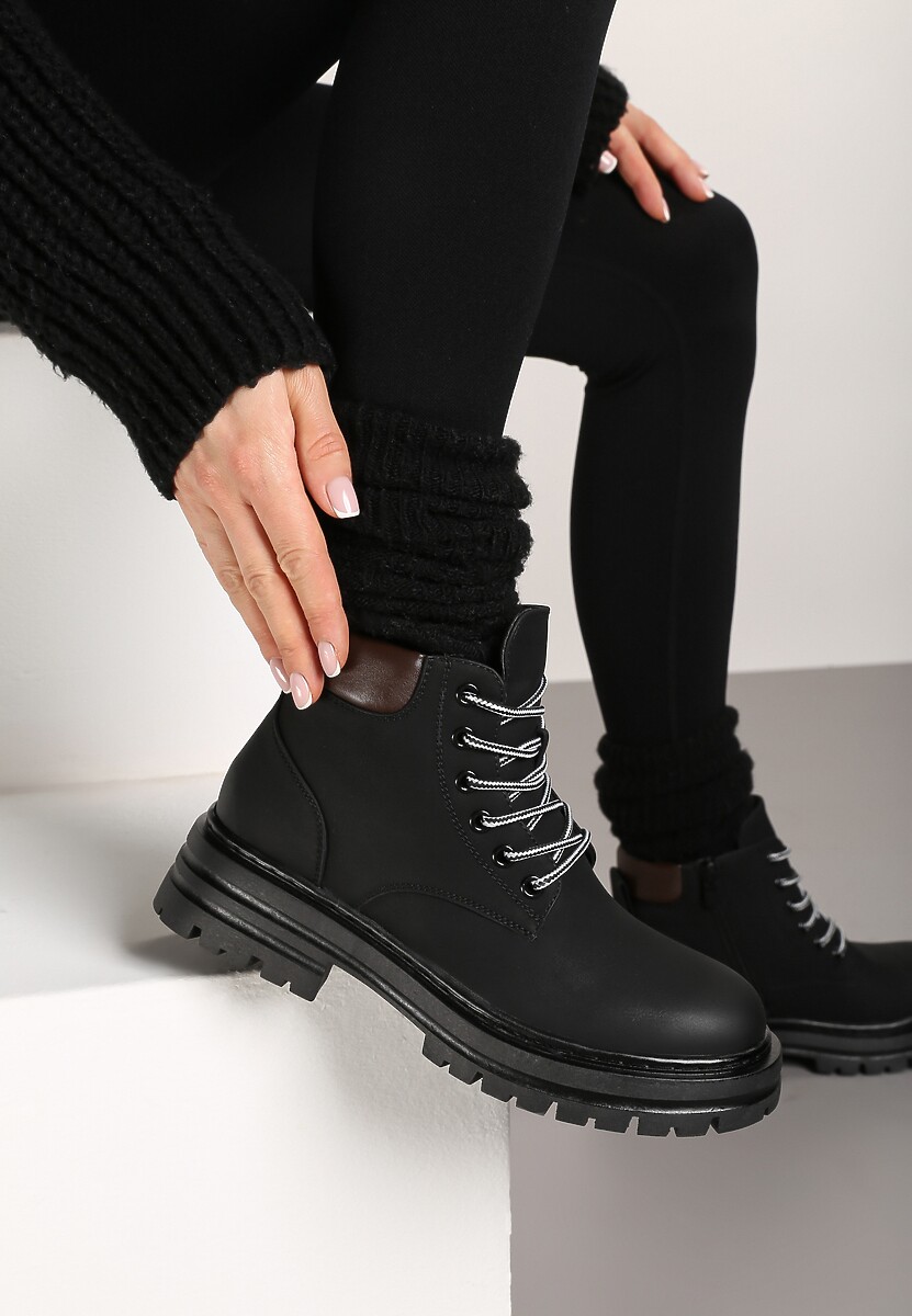 Czarne Traperki z Ociepleniem i Sznurowaniem Almudena