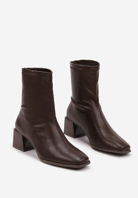 Brązowe Botki Wsuwane na Słupku w Klasycznym Stylu Sileurie