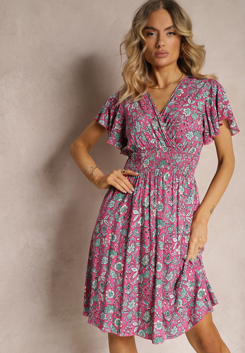 Różowa Kwiecista Sukienka z Wiskozy z Dekoltem w Serek i Gumką w Pasie Miralia