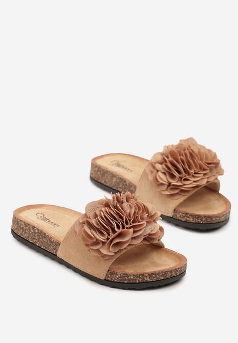 Ciemnobeżowe Klapki z Ozdobną Aplikacją w Kształcie Kwiatów Kinaiana