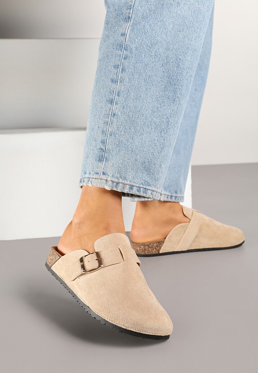 Czarne Klapki Ozdobione Klamrą na Pasku Zelevelis