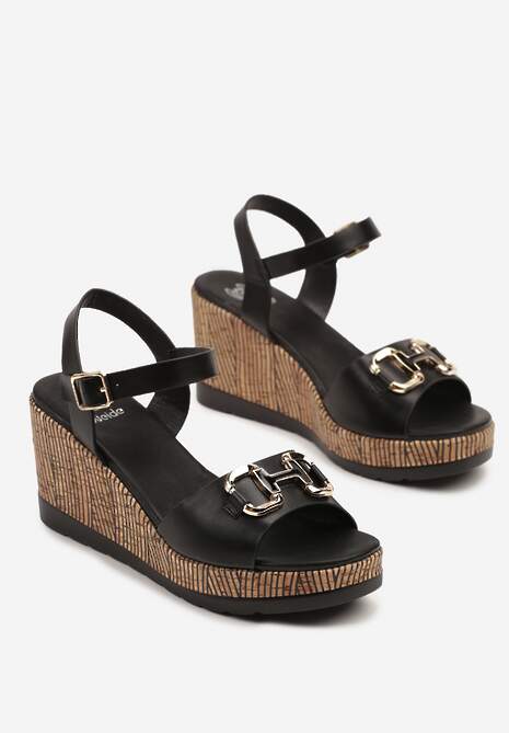 Czarne Sandały na Koturnie Ozdobione Klamrą Pulera