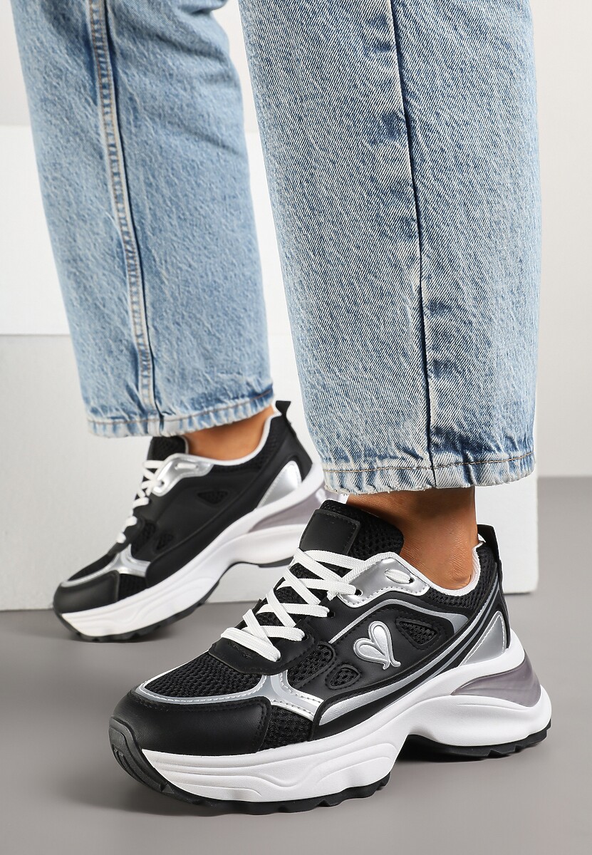 Czarne Sneakersy na Platformie z Ozdobnym Sercem Wizana