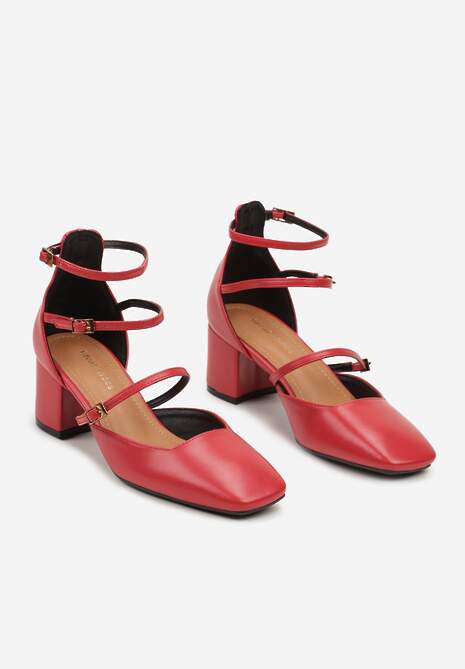 Czerwone Czółenka na Słupku Wykończone Paskami ze Sprzączkami i Kwadratowym Noskiem Naviana