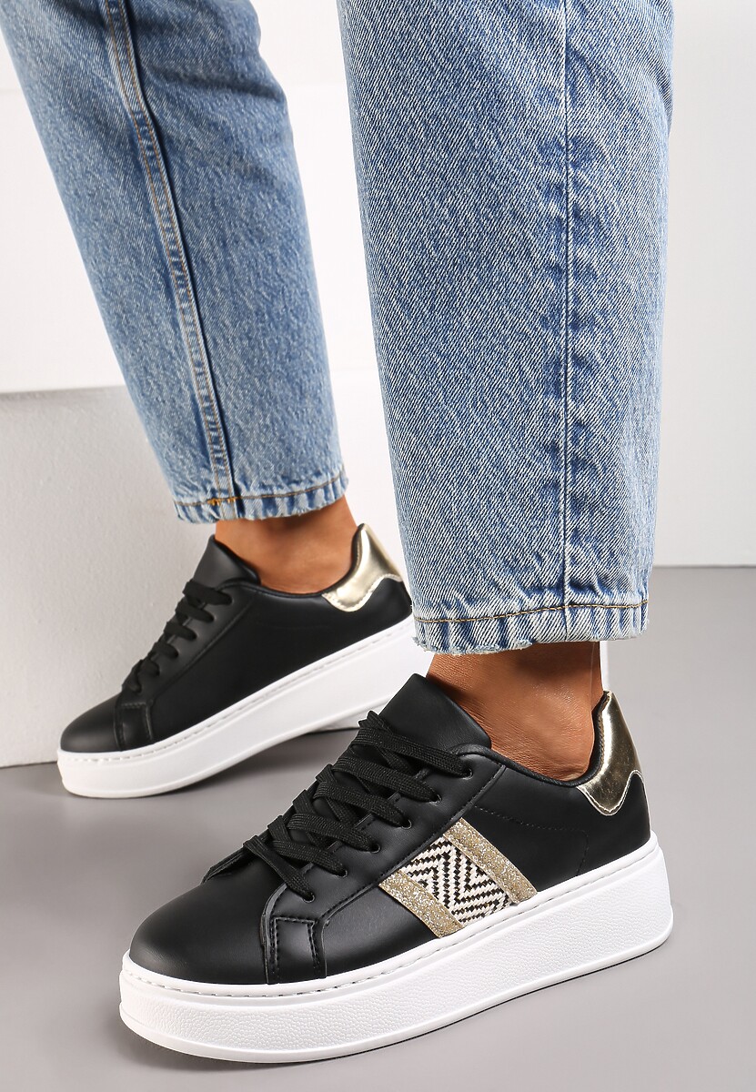 Czarne Sneakersy z Metaliczną Wstawką na Grubej Podeszwie z Ozdobną Taśmą z Brokatem Qinessa