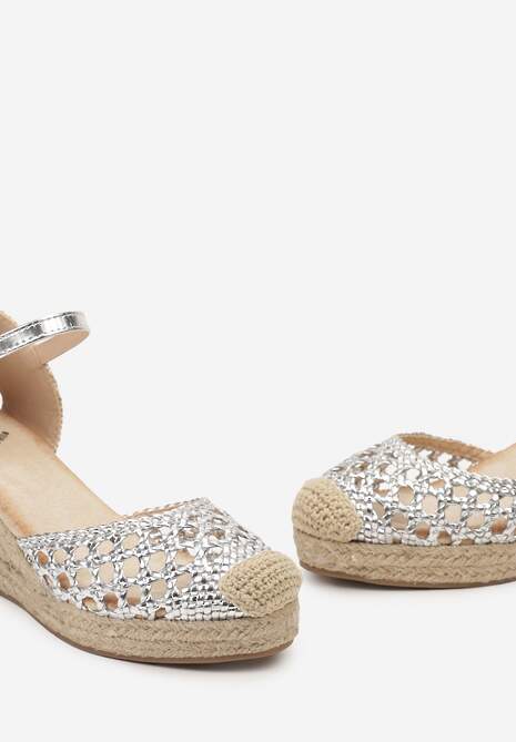 Srebrne Ażurowe Sandały na Koturnie z Jutowej Plecionki z Paskiem i Klamrą Osivelia