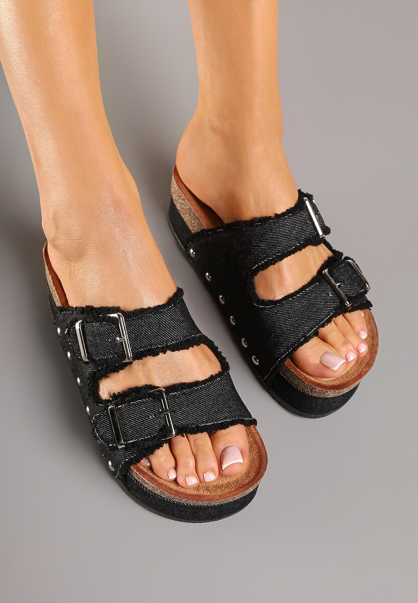 Czarne Klapki na Platformie z Korka z Postrzępionymi Paskami Klamrami i Nitami Zelirene