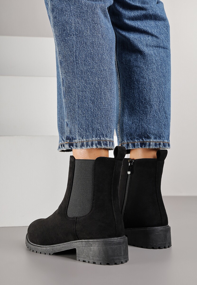 Czarne Botki Sztyblety z Imitacji Zamszu Ozdobione Elastycznym Elementem Clasina