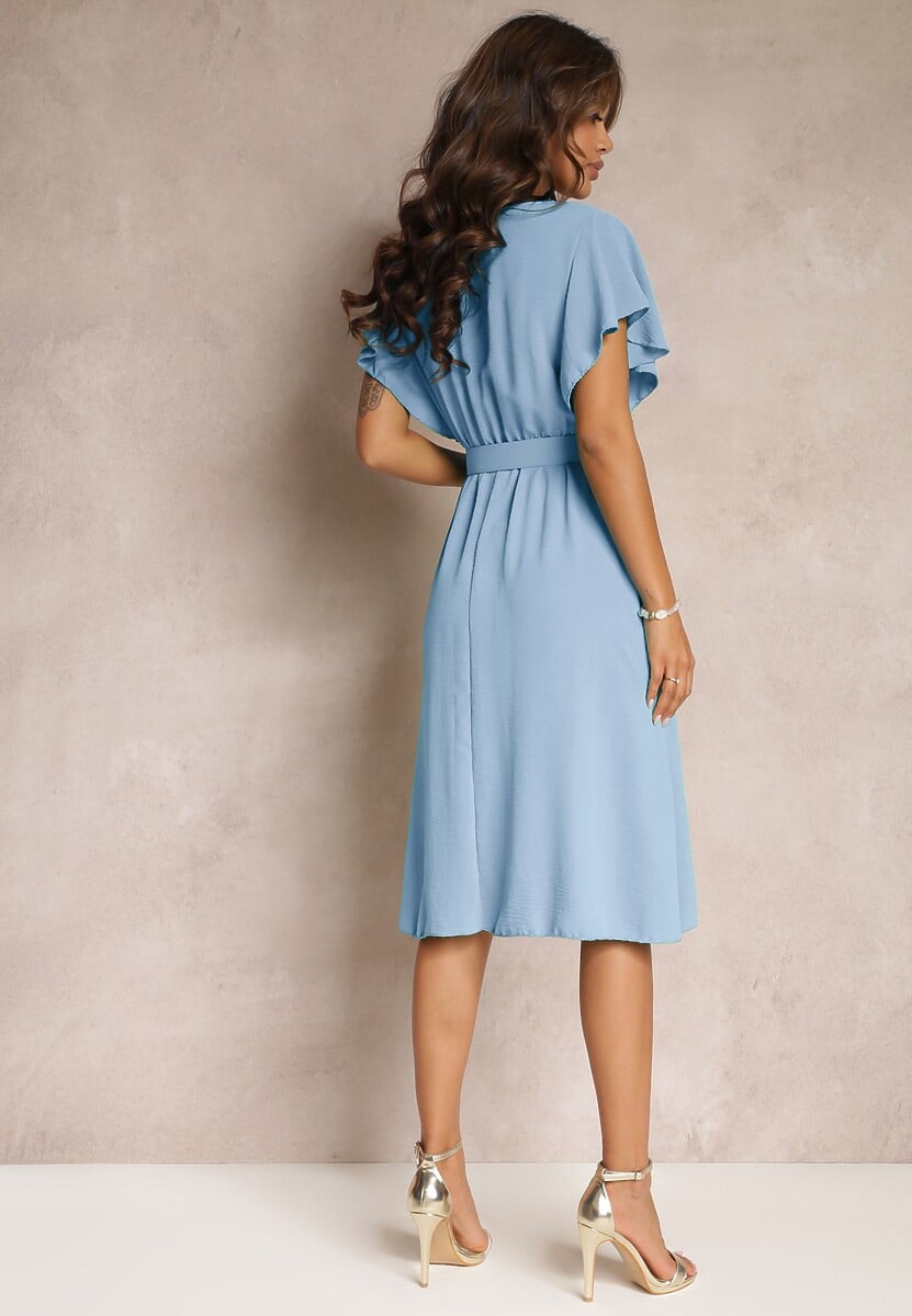 Niebieska Rozkloszowana Sukienka z Paskiem i Kopertowym Dekoltem Brinea