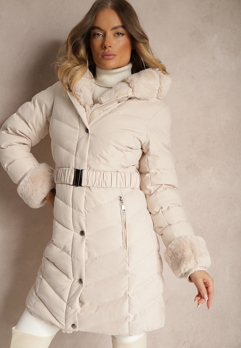 Jasnobeżowa Kurtka z Pikowanymi Przeszyciami Mocno Ocieplana z Paskiem i Odpinanym Futerkiem Hedista