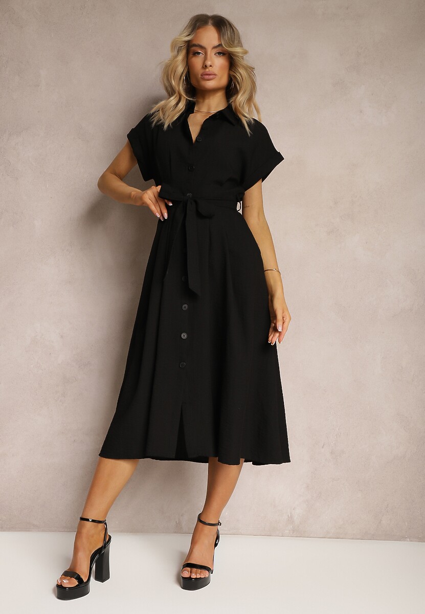 Czarna Sukienka o Rozkloszowanym Kroju Zapinana na Guziki z Materiałowym Paskiem Moaril