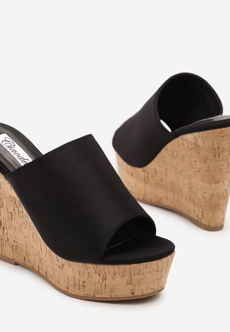 Czarne Klapki na Platformie i Koturnie Glesana