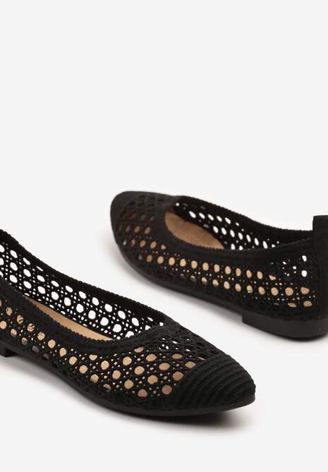 Czarne Balerinki Ozdobione Ażurowym Wzorem Ulimariela