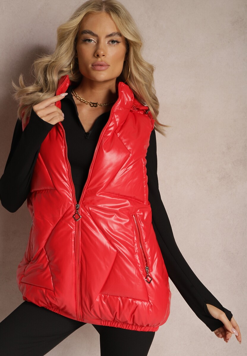 Czerwona Kamizelka z Geometrycznym Pikowaniem i Kapturem Lucide