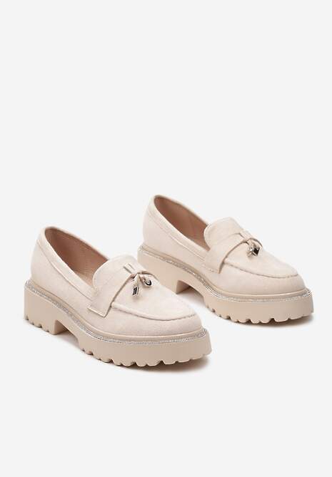 Beżowe Mokasyny na Grubej Podeszwie z Paskiem z Cyrkonii i Metaliczną Zawieszką Vortisa