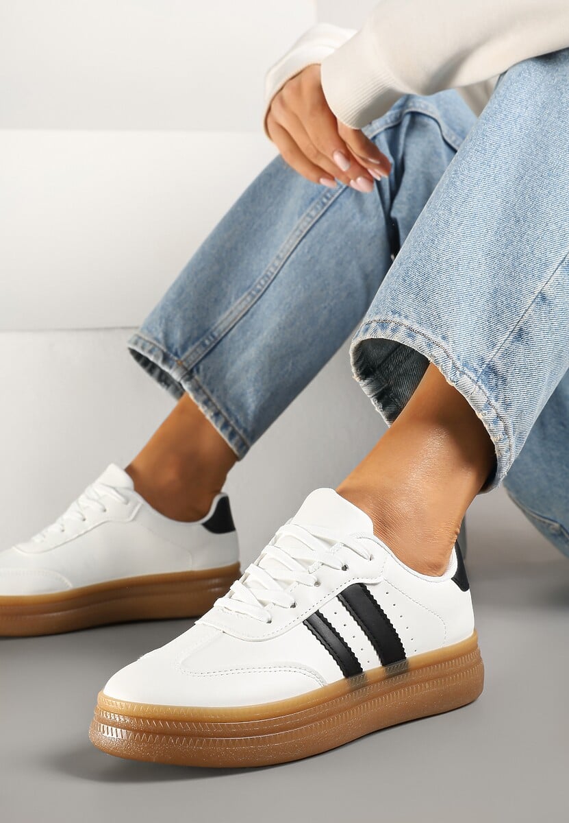 Białe Sneakersy Tenisówki Ozdobione Paskami i Perforacją Jenadira