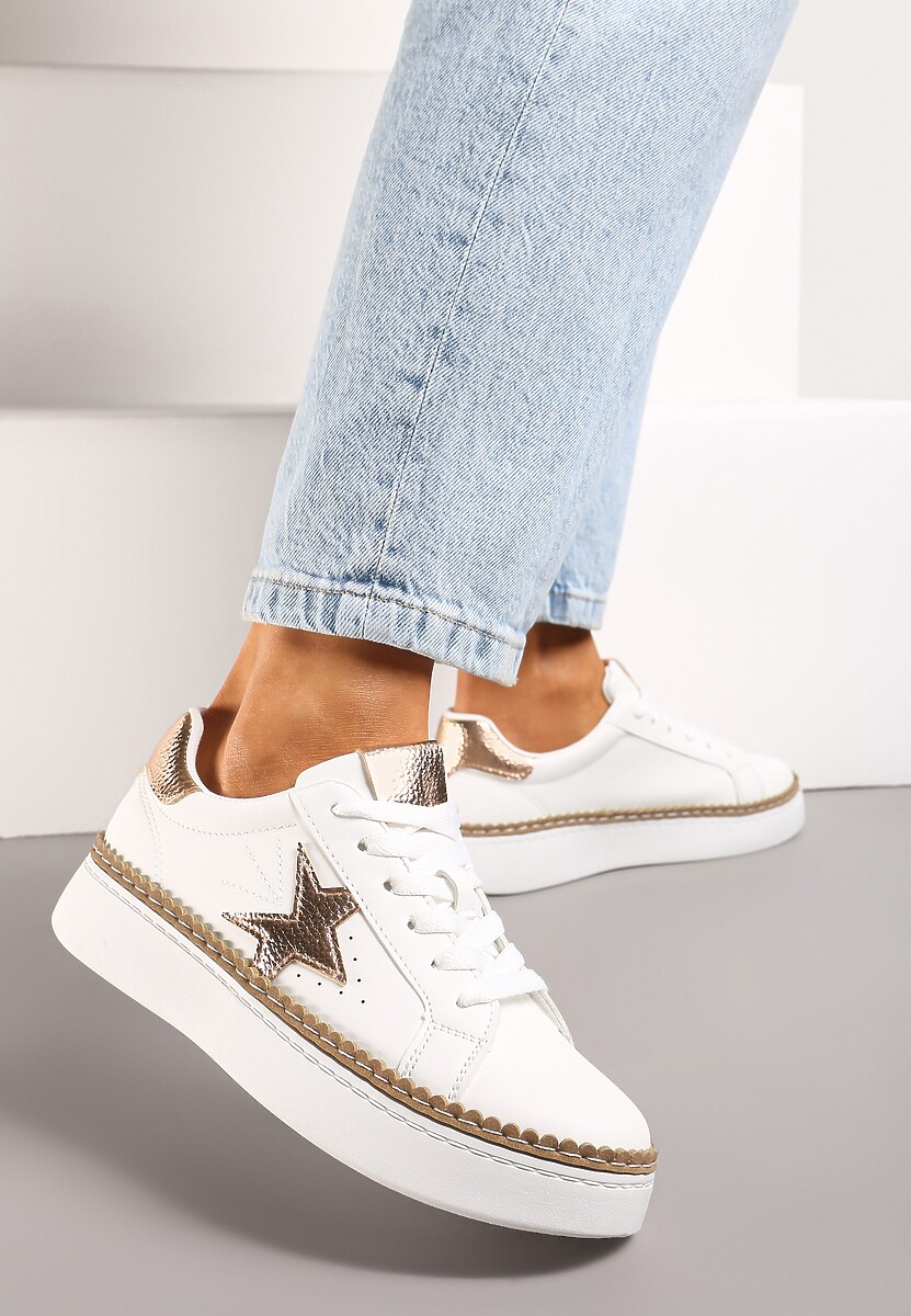Biało-Szampańskie Płaskie Sneakersy ze Sznurowaniem i Metalicznymi Wykończeniami Delulla