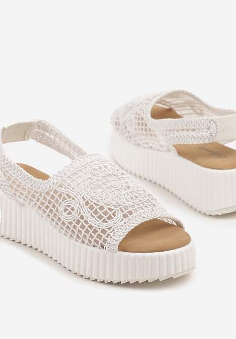 Białe Ażurowe Sandały na Grubej Podeszwie z Tłoczeniami Tanarila