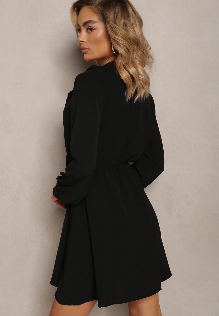 Czarna Mini Sukienka o Rozkloszowanym Fasonie z Falbankami i Gumką w Talii Beranzze