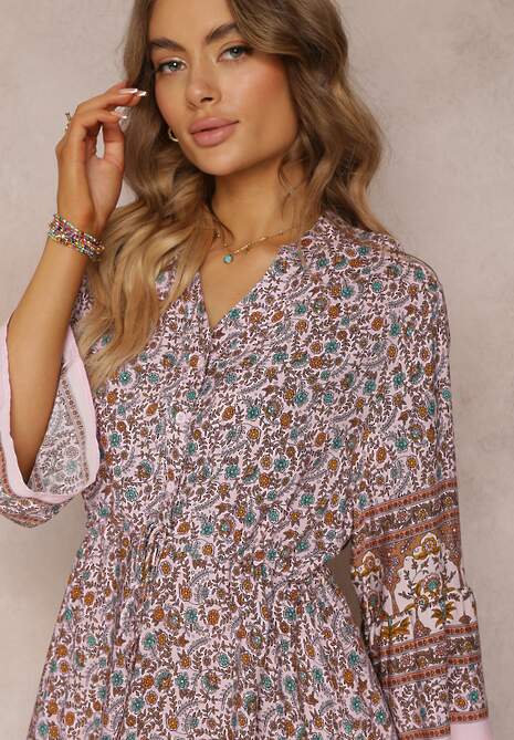 Ciemnoróżowa Wiskozowa Sukienka w Kwiaty z Rękawem 3/4 i Falbanką Sulamita