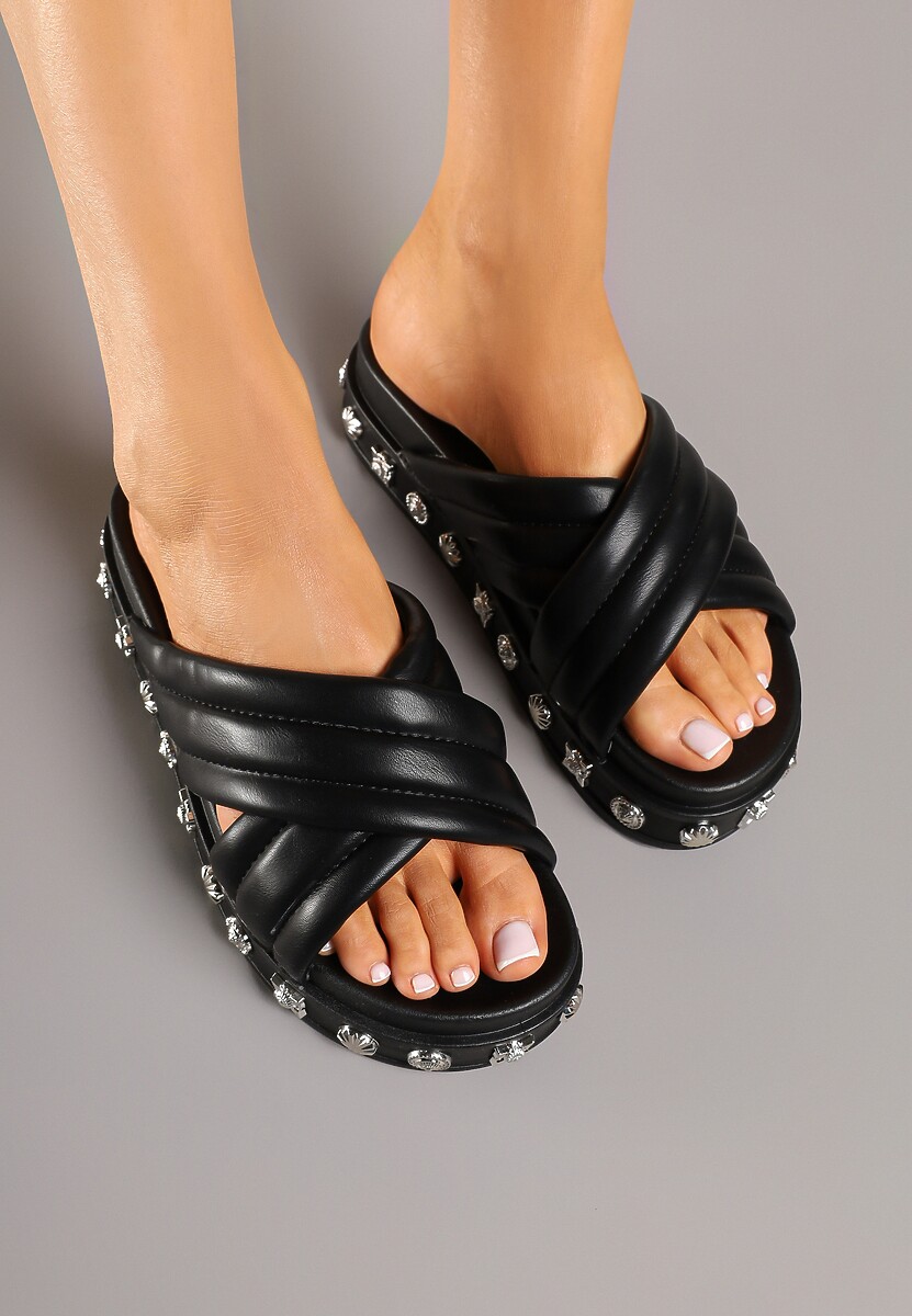 Czarne Klapki na Platformie Ozdobione Nitami Iveloiti