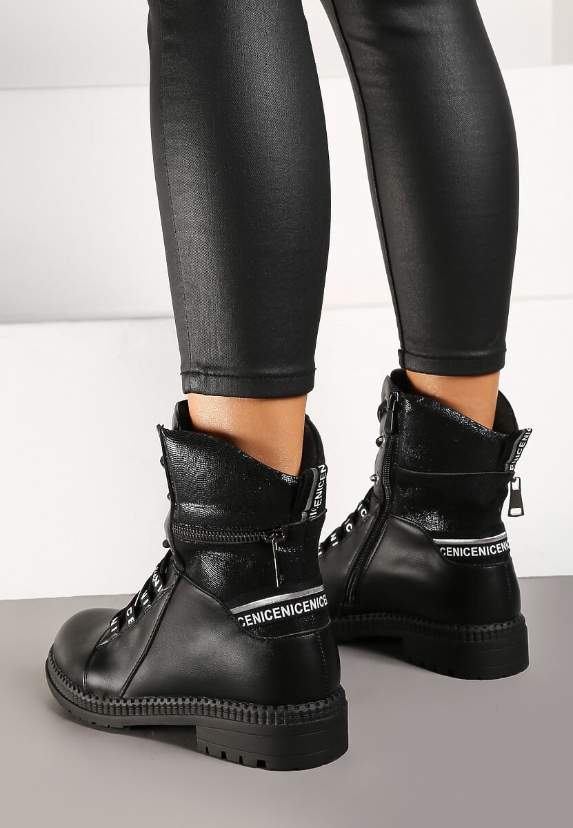 Czarne Botki Workery na Płaskiej Podeszwie Ozdobione Suwakiem i Napisami Aderiora