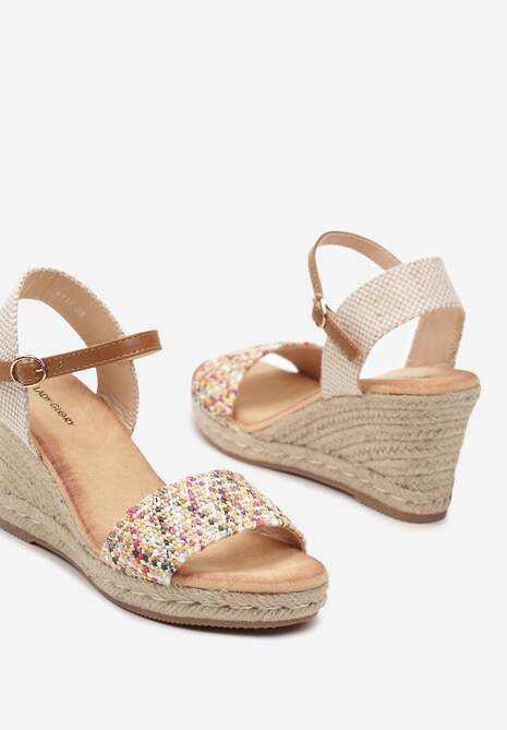 Beżowo-Różowe Sandały na Koturnie z Plecionką Zapinane na Sprzączkę Wokół Kostki Moannie