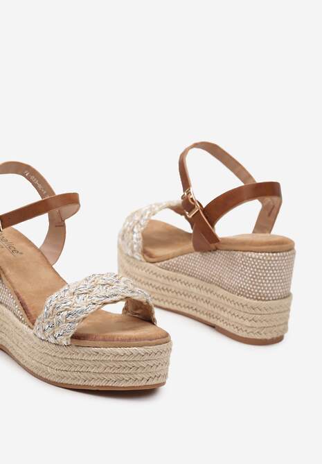 Srebrne Sandały na Koturnie z Plecionki Ozdobione Metaliczną Nicią Zapinane na Sprzączkę Julalia