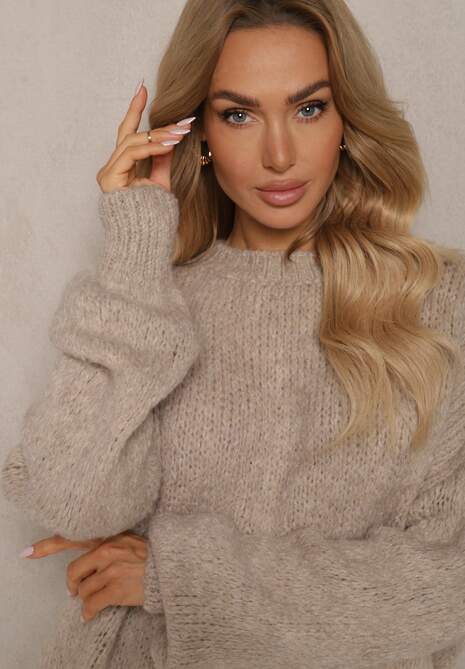 Beżowy Klasyczny Sweter z Wełną i Wiskozą o Luźnym Kroju Omethea