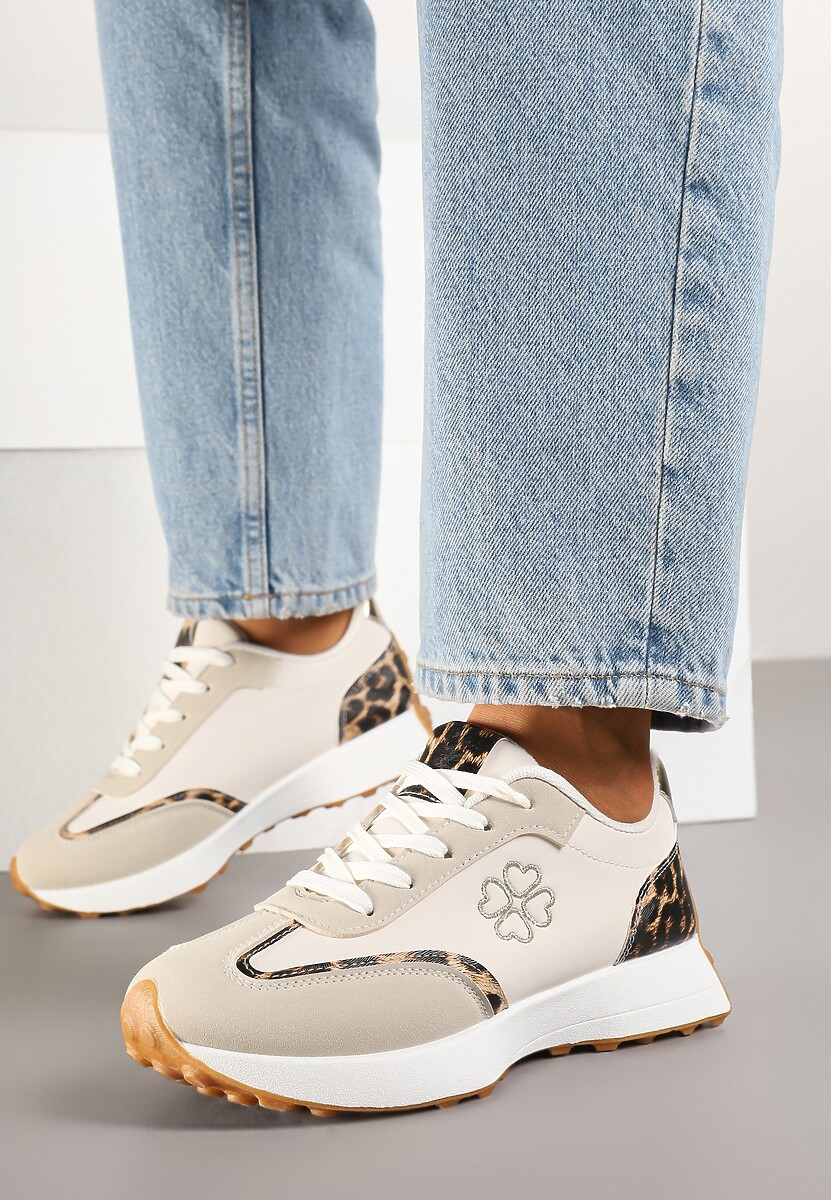 Beżowo-Białe Sneakersy z Zeberkowym Zdobieniami i Delikatnym Haftem Alisella